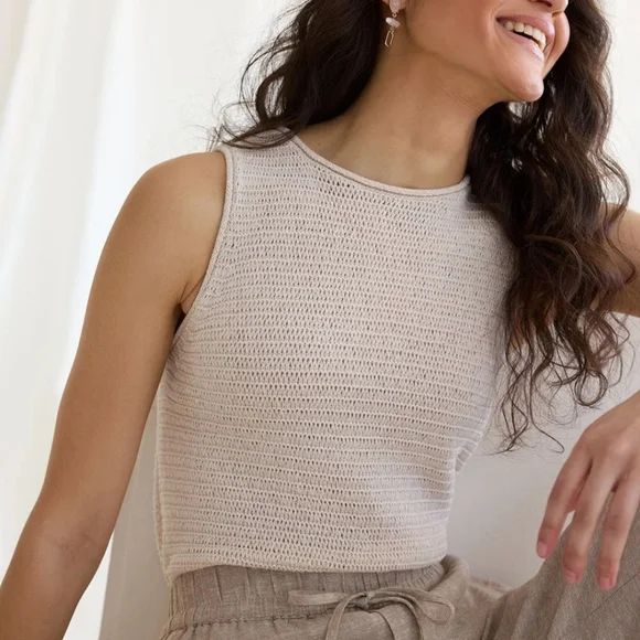 Knit sleevless top - Picture 2 of 3